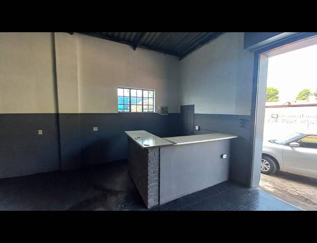 BUSINESS PROPERTY TO RENT IN CLAREMONT